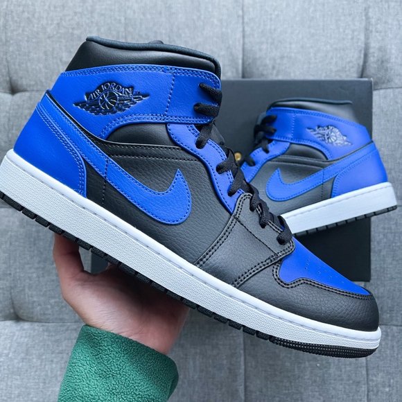 Jordan Other - 🖤💙🤍 Nike Men's Air Jordan 1 Retro Mid shoes